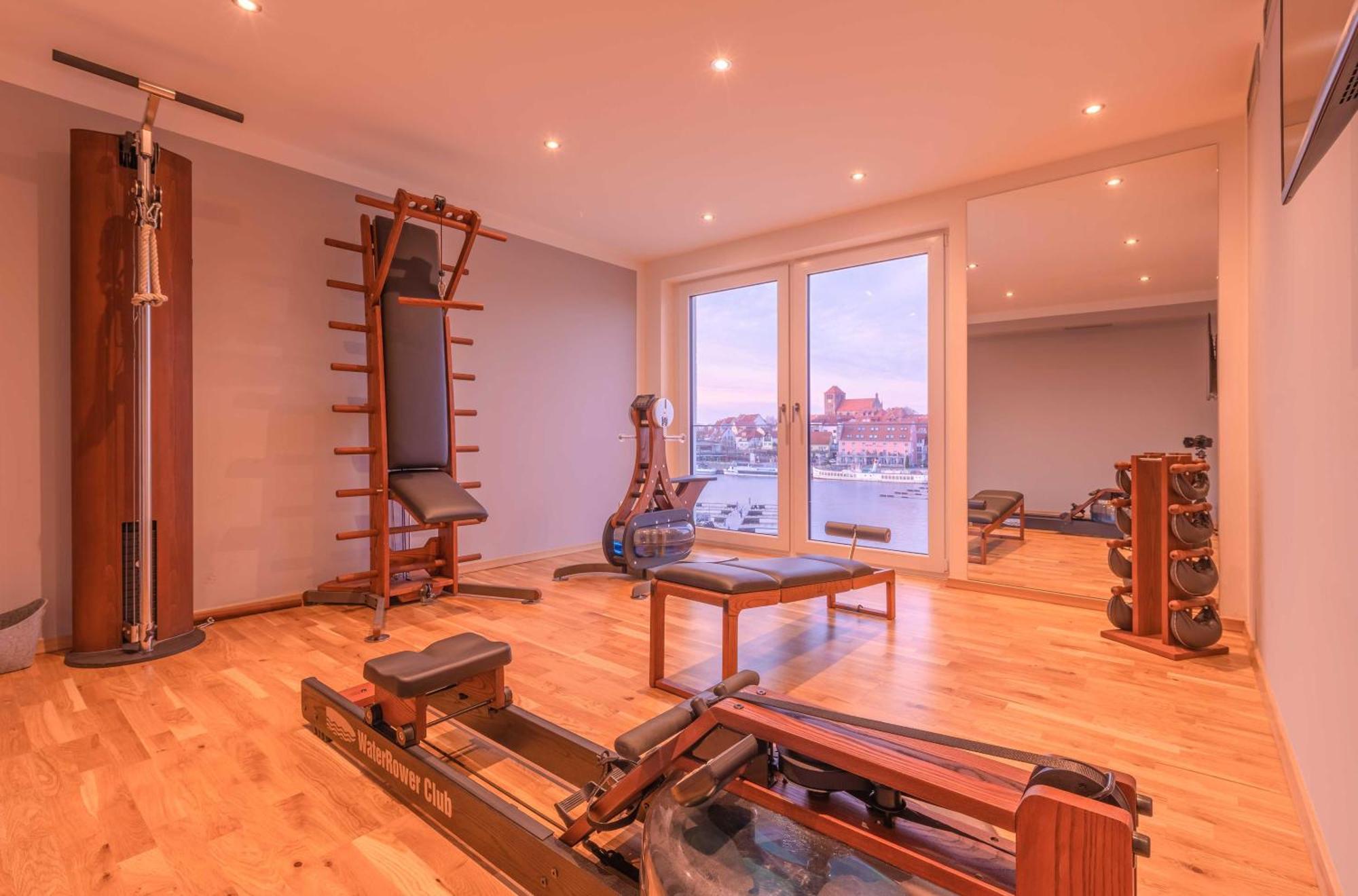 Mueritz Utkiek - Apartment Mit Seeblick & Balkon In Der Hafenresidenz ヴァーレン エクステリア 写真