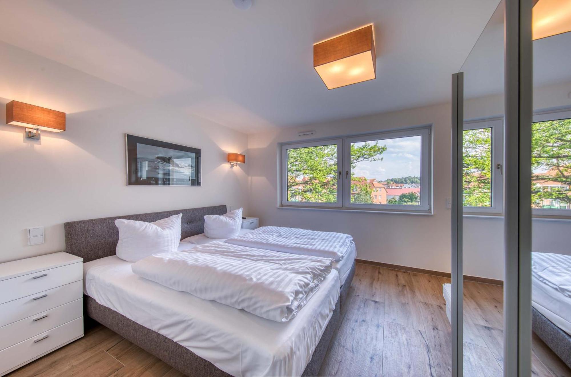 Mueritz Utkiek - Apartment Mit Seeblick & Balkon In Der Hafenresidenz ヴァーレン エクステリア 写真