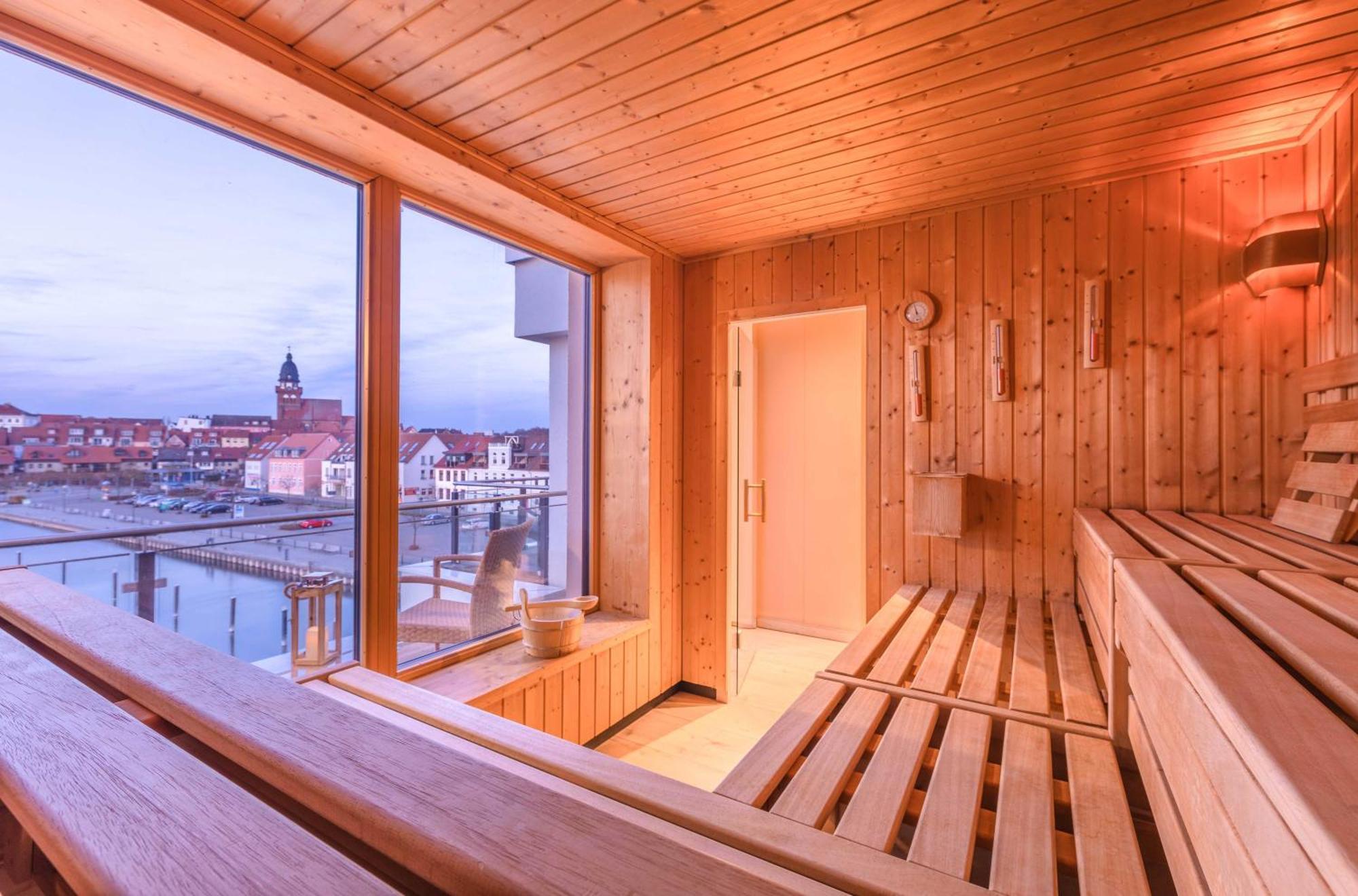 Mueritz Utkiek - Apartment Mit Seeblick & Balkon In Der Hafenresidenz ヴァーレン エクステリア 写真
