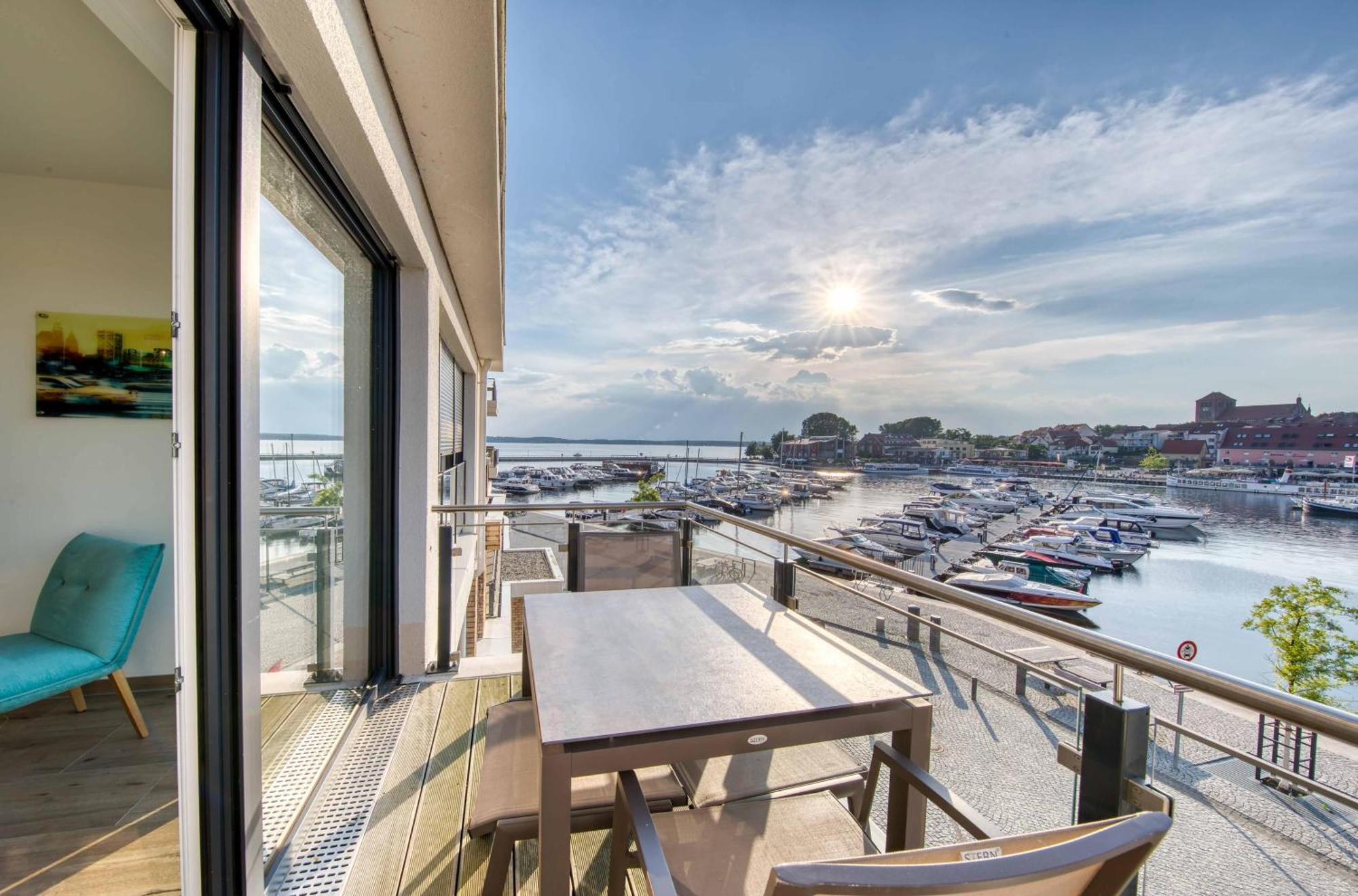 Mueritz Utkiek - Apartment Mit Seeblick & Balkon In Der Hafenresidenz ヴァーレン エクステリア 写真